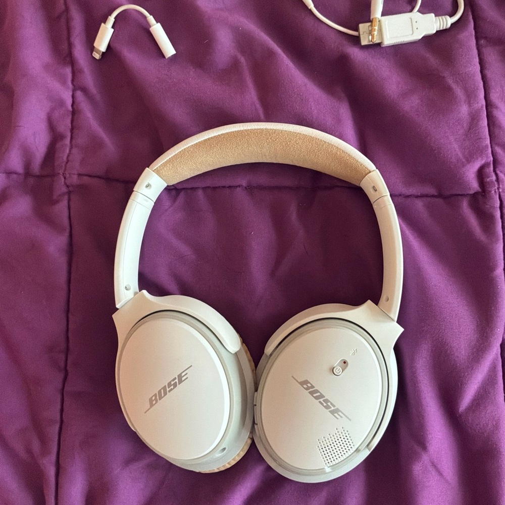 Bose Noise Canceling Headphones - Picture 2 of 4